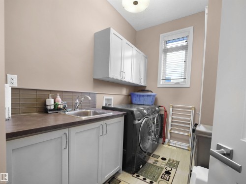 3509 West Place, Edmonton, AB - Indoor Photo Showing Laundry Room