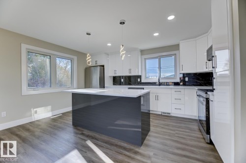 12904 95A Street, Edmonton, AB - Indoor Photo Showing Kitchen With Upgraded Kitchen