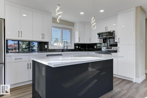 12904 95A Street, Edmonton, AB - Indoor Photo Showing Kitchen With Upgraded Kitchen
