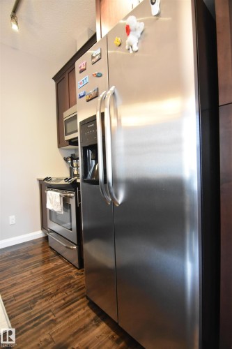 45 3710 Allan Drive, Edmonton, AB - Indoor Photo Showing Kitchen