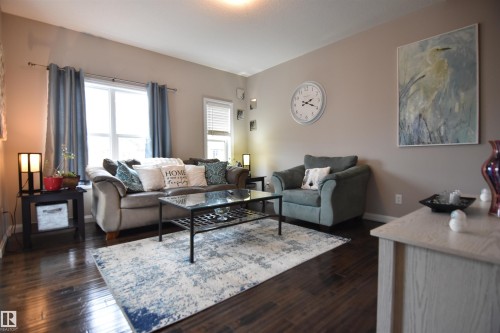 45 3710 Allan Drive, Edmonton, AB - Indoor Photo Showing Living Room