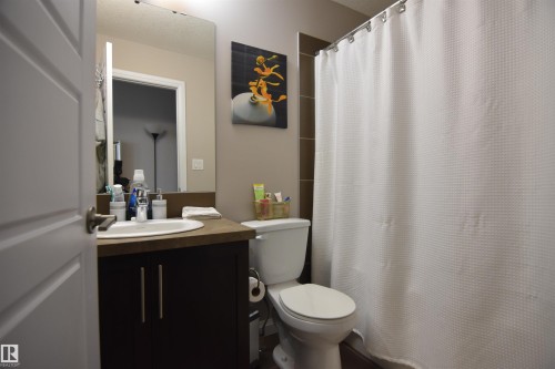 45 3710 Allan Drive, Edmonton, AB - Indoor Photo Showing Bathroom