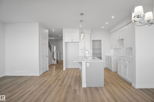 11 Tenuto Link, Spruce Grove, AB - Indoor Photo Showing Kitchen