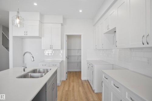 11 Tenuto Link, Spruce Grove, AB - Indoor Photo Showing Kitchen With Double Sink With Upgraded Kitchen