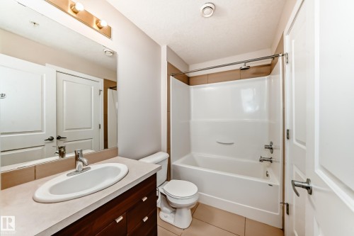 101 9519 160 Avenue, Edmonton, AB - Indoor Photo Showing Bathroom