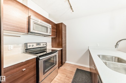101 9519 160 Avenue, Edmonton, AB - Indoor Photo Showing Kitchen With Double Sink