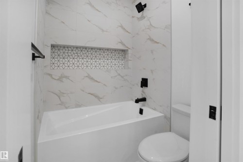 4685 Chegwin Wynd, Edmonton, AB - Indoor Photo Showing Bathroom