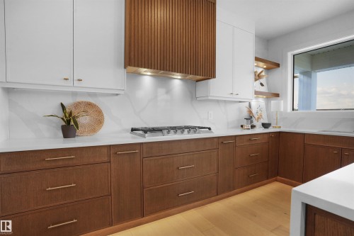 4685 Chegwin Wynd, Edmonton, AB - Indoor Photo Showing Kitchen