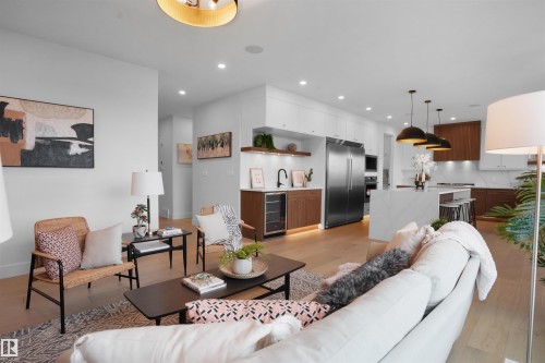 4685 Chegwin Wynd, Edmonton, AB - Indoor Photo Showing Living Room