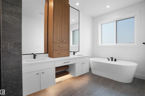 4685 Chegwin Wynd, Edmonton, AB - Indoor Photo Showing Bathroom