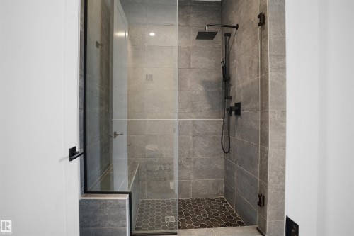 4685 Chegwin Wynd, Edmonton, AB - Indoor Photo Showing Bathroom