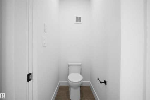 4685 Chegwin Wynd, Edmonton, AB - Indoor Photo Showing Bathroom