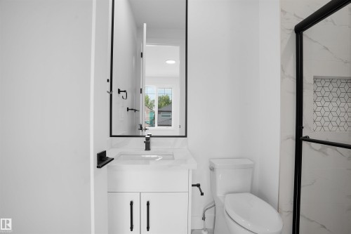 4685 Chegwin Wynd, Edmonton, AB - Indoor Photo Showing Bathroom