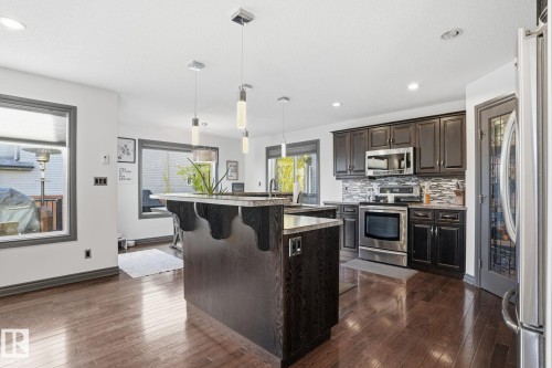 47 Hilldowns Drive, Spruce Grove, AB - Indoor Photo Showing Kitchen With Upgraded Kitchen