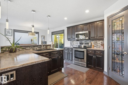 47 Hilldowns Drive, Spruce Grove, AB - Indoor Photo Showing Kitchen With Double Sink With Upgraded Kitchen