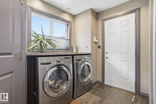 47 Hilldowns Drive, Spruce Grove, AB - Indoor Photo Showing Laundry Room