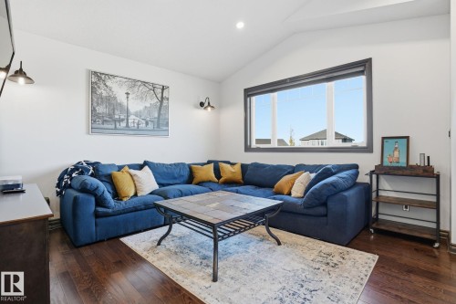 47 Hilldowns Drive, Spruce Grove, AB - Indoor Photo Showing Living Room