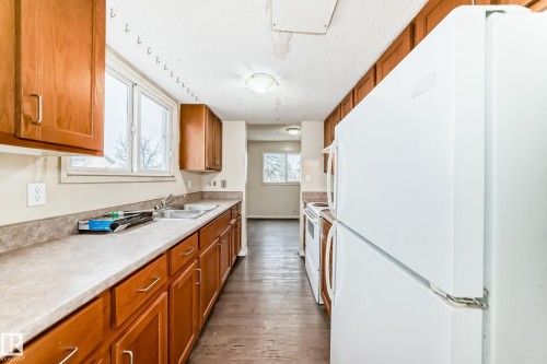 12607 161 Avenue, Edmonton, AB - Indoor Photo Showing Kitchen