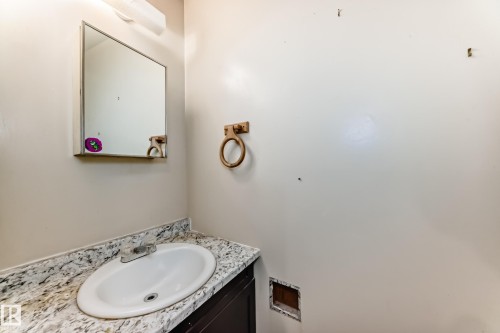 12607 161 Avenue, Edmonton, AB - Indoor Photo Showing Bathroom