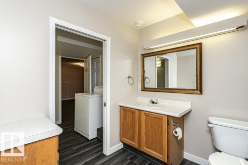 1051 109 Street, Edmonton, AB - Indoor Photo Showing Bathroom
