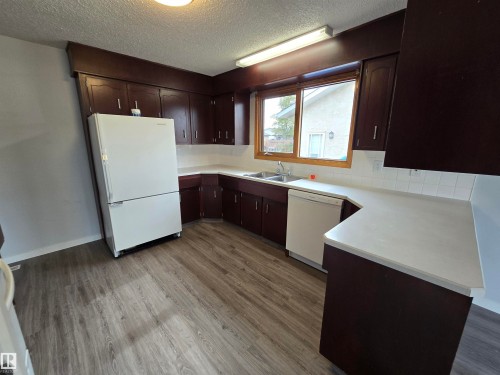 119 Diamond Drive, Millet, AB - Indoor Photo Showing Kitchen With Double Sink