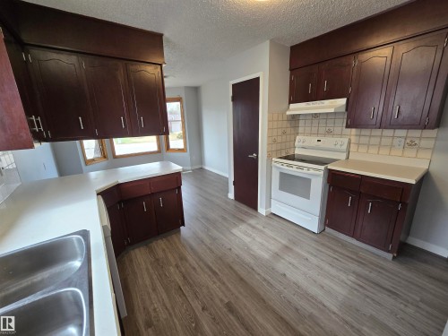 119 Diamond Drive, Millet, AB - Indoor Photo Showing Kitchen