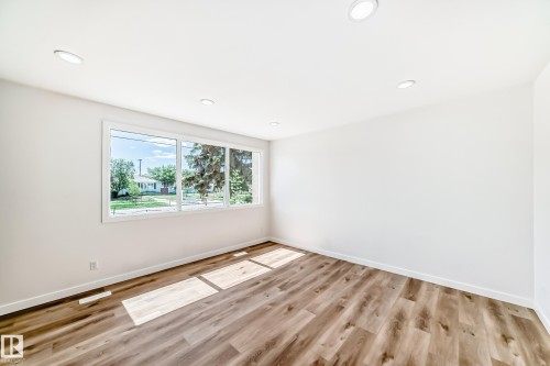 10820 132 Avenue, Edmonton, AB - Indoor Photo Showing Other Room