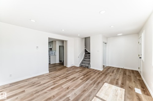 10820 132 Avenue, Edmonton, AB - Indoor Photo Showing Other Room