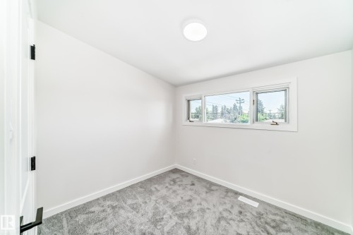 10820 132 Avenue, Edmonton, AB - Indoor Photo Showing Other Room