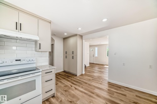 10820 132 Avenue, Edmonton, AB - Indoor Photo Showing Kitchen