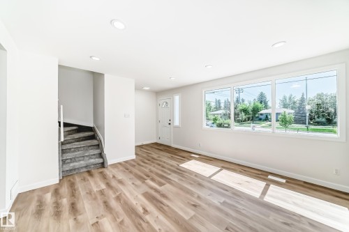 10820 132 Avenue, Edmonton, AB - Indoor