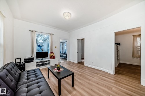 11331 92 Street, Edmonton, AB - Indoor Photo Showing Living Room