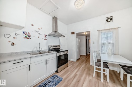 11331 92 Street, Edmonton, AB - Indoor Photo Showing Kitchen