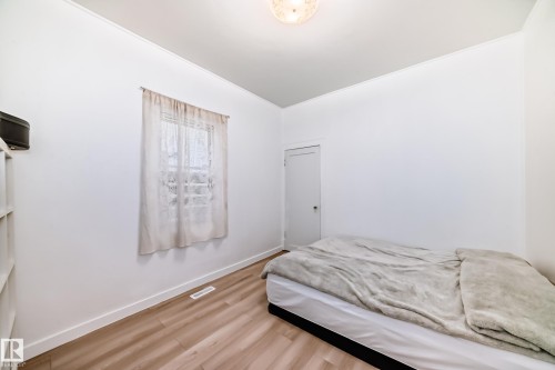 11331 92 Street, Edmonton, AB - Indoor Photo Showing Bedroom