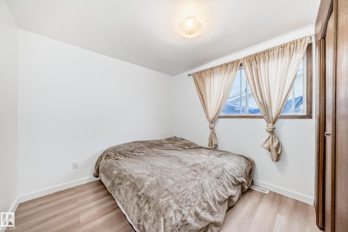 11331 92 Street, Edmonton, AB - Indoor Photo Showing Bedroom