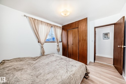 11331 92 Street, Edmonton, AB - Indoor Photo Showing Bedroom