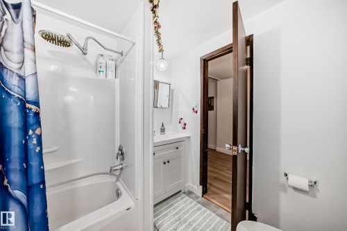 11331 92 Street, Edmonton, AB - Indoor Photo Showing Bathroom