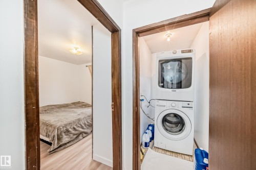 11331 92 Street, Edmonton, AB - Indoor Photo Showing Laundry Room