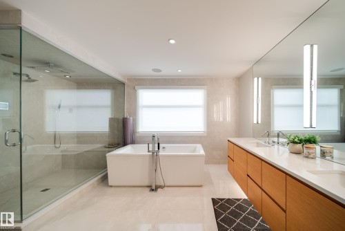 705 Howatt Drive, Edmonton, AB - Indoor Photo Showing Bathroom
