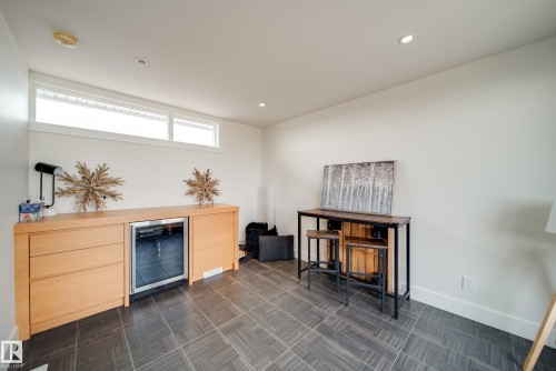 705 Howatt Drive, Edmonton, AB - Indoor Photo Showing Other Room