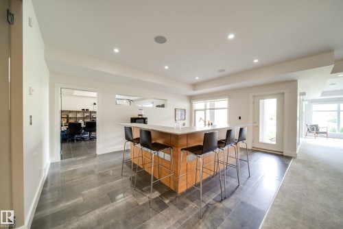 705 Howatt Drive, Edmonton, AB - Indoor Photo Showing Dining Room