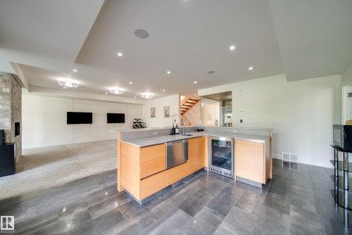 705 Howatt Drive, Edmonton, AB - Indoor Photo Showing Other Room