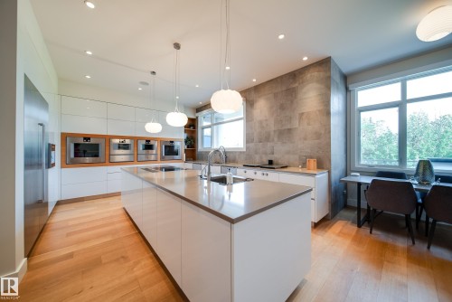 705 Howatt Drive, Edmonton, AB - Indoor Photo Showing Kitchen With Upgraded Kitchen