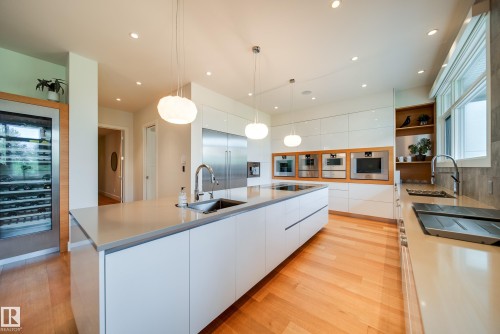 705 Howatt Drive, Edmonton, AB - Indoor Photo Showing Kitchen With Upgraded Kitchen
