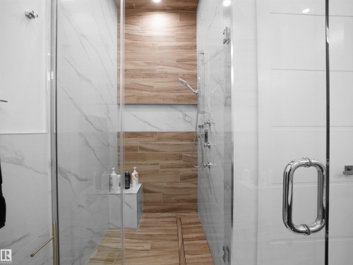 4809 Woolsey Lane, Edmonton, AB - Indoor Photo Showing Bathroom