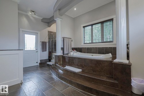 4 Third Avenue, Entwistle, AB - Indoor