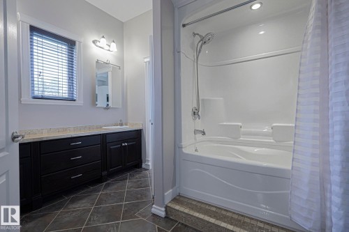 4 Third Avenue, Entwistle, AB - Indoor Photo Showing Bathroom