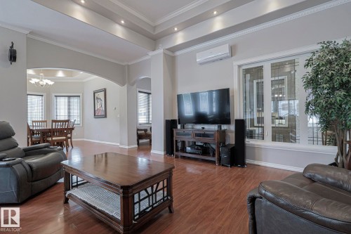 4 Third Avenue, Entwistle, AB - Indoor Photo Showing Living Room