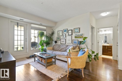 114 10520 56 Avenue, Edmonton, AB - Indoor Photo Showing Living Room