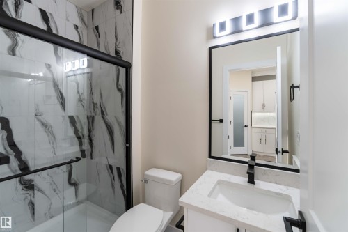 8319 81Ave, Edmonton, AB - Indoor Photo Showing Bathroom